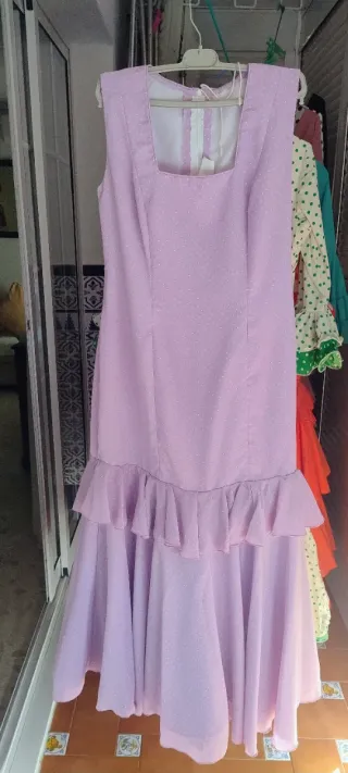 Traje de flamenca morado con lunares blancos