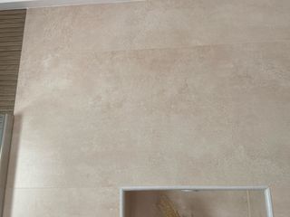 Azulejo de cerámica color gris claro. Vendo 4 de 8
