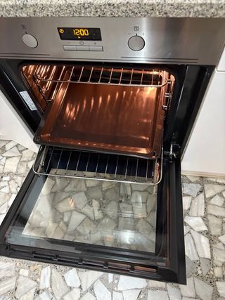 Horno de cocina plateado