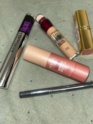 Lote de maquillaje L'Oréal y Maybelline