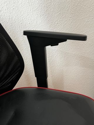 Silla Gaming/Escritorio Negra con Detalles Rojos