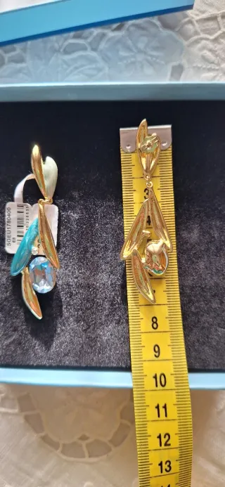 Pendientes largos dorados y azules