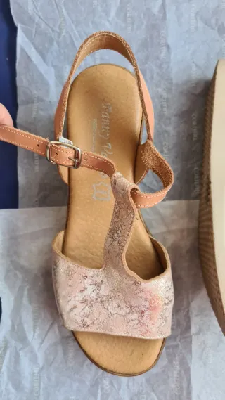 Sandalias cuña doradas y rosas