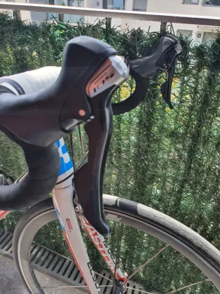 Bicicleta de carretera CUBE