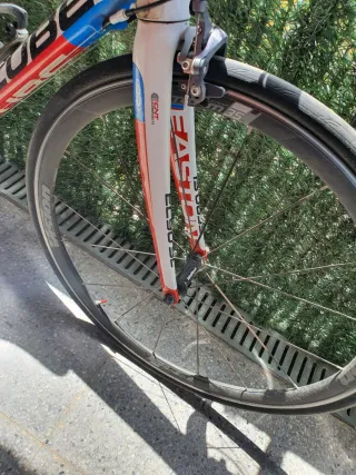 Bicicleta de carretera CUBE