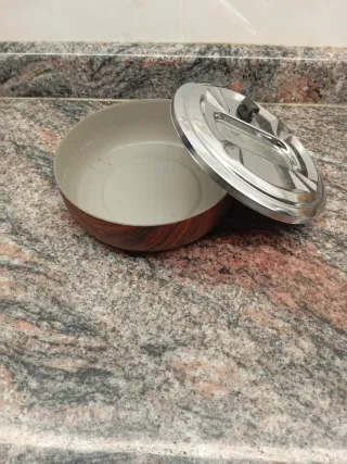 Cenicero con tapa metálica