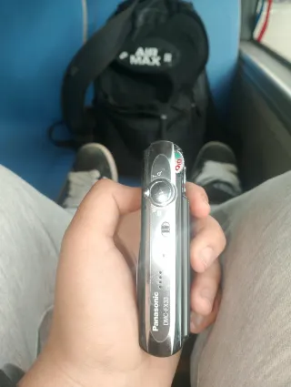 Cámara Panasonic Lumix Negra y Plateada