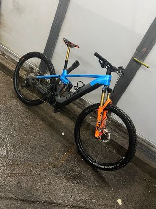 Bicicleta Eléctrica Cube Azul