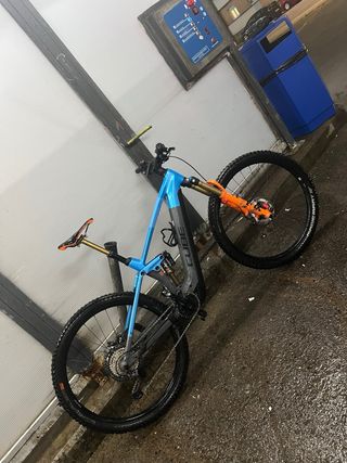 Bicicleta Eléctrica Cube Azul