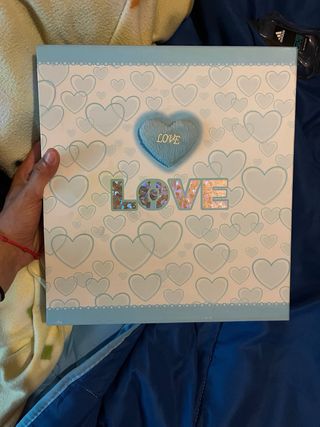 Álbum de fotos con diseño de corazones