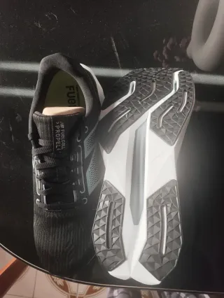 Zapatillas New Balance running negras y grises