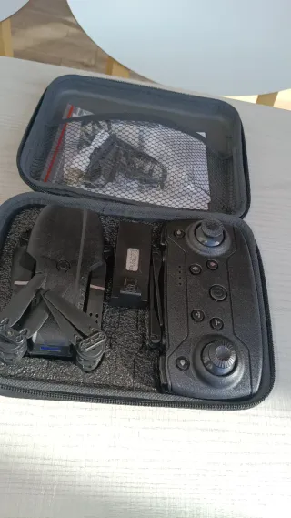 Drone Negro con Accesorios y Mando