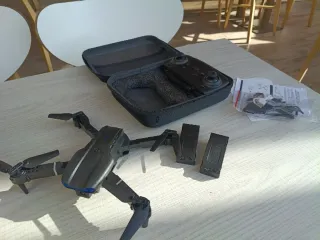 Drone Negro con Accesorios y Mando