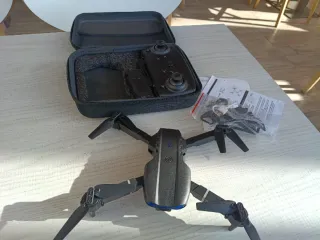 Drone Negro con Accesorios y Mando