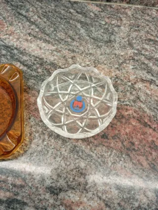 Ceniceros de cristal y ámbar