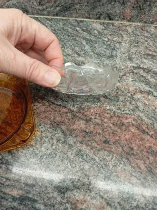 Ceniceros de cristal y ámbar