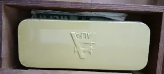 Máquina de coser ALFA antigua con mueble