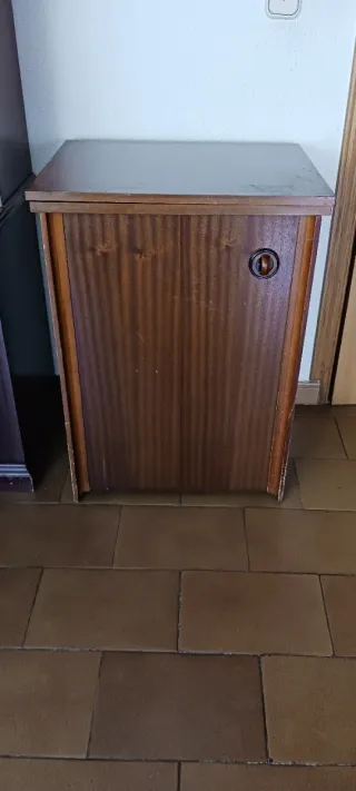 Máquina de coser ALFA antigua con mueble