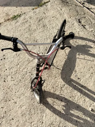 Bicicleta BMX Naranja Y patinete de rueeas de bici