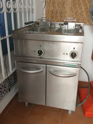 Freidora doble con mueble