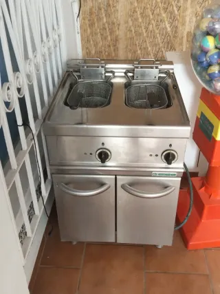 Freidora doble con mueble