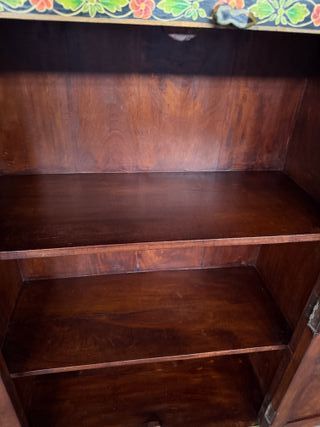 Armario de madera maciza