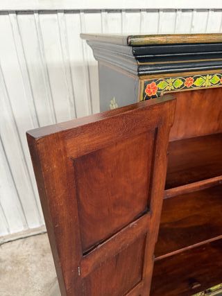 Armario de madera maciza