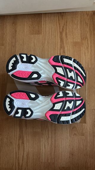 Asics Gel Kayano 14 rosas y plateadas