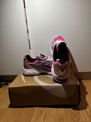Asics Gel Kayano 14 rosas y plateadas