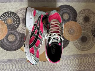 Asics Gel Kayano 14 rosas y plateadas