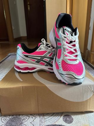 Asics Gel Kayano 14 rosas y plateadas