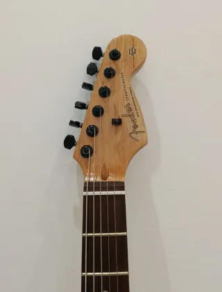 Guitarra Eléctrica Stratocaster Red Sunburst