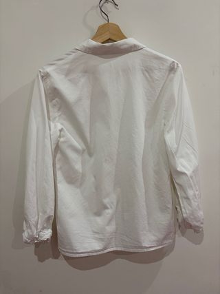 Camisa blanca de mujer