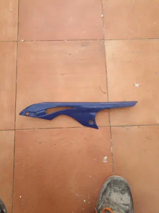 Cubre cadena Rieju azul