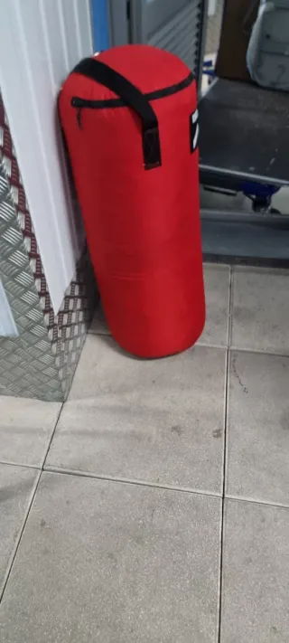 Saco de boxeo Outshock rojo