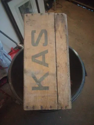 Caja de madera vintage KAS