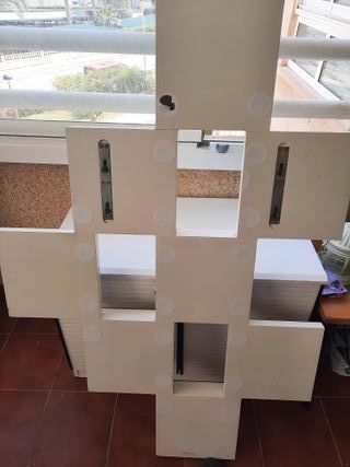 Espejo en panel cuadrículas irregulares