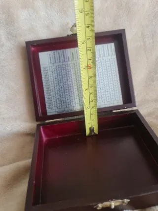 Sommelier con Tabla de Añadas Vintage (1981-1997)