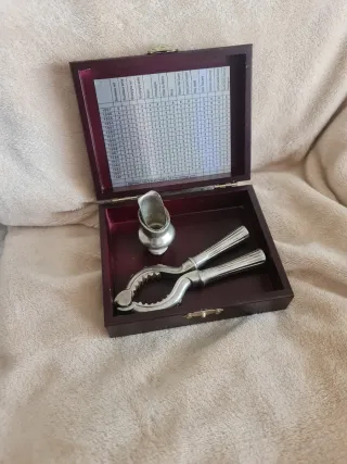 Sommelier con Tabla de Añadas Vintage (1981-1997)