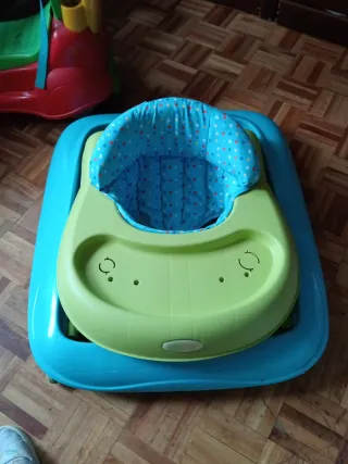 Andador bebé verde y azul