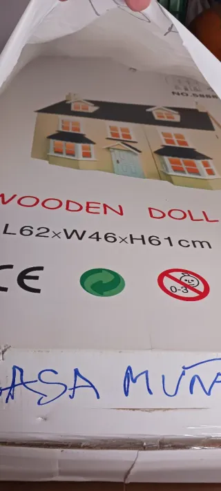 Casa de muñecas de madera