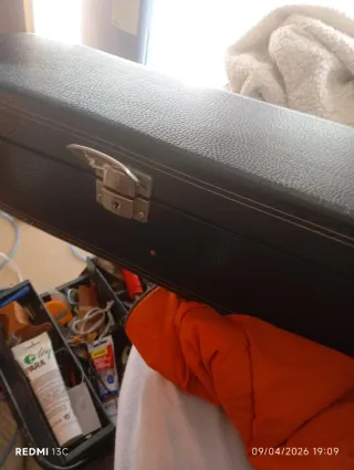 Estuche rígido para guitarra