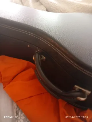 Estuche rígido para guitarra