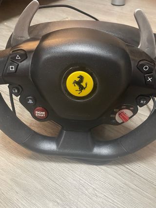 Volante Ferrari para PS4/PS5