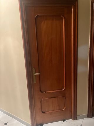 Puerta de madera interior