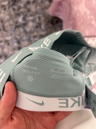 Top deportivo Nike color verde azulado