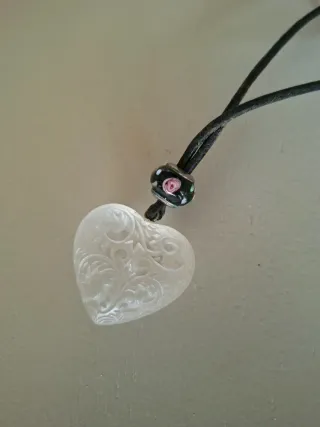 Collar Corazón Blanco con Abalorio Floral