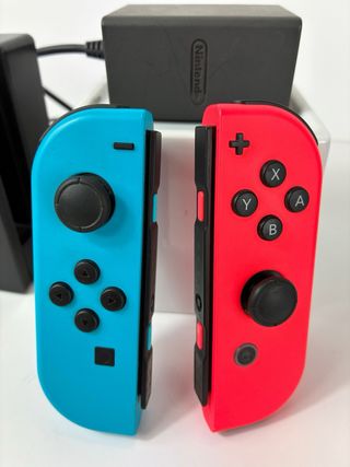 Nintendo Switch V2 + Dock + Cargador