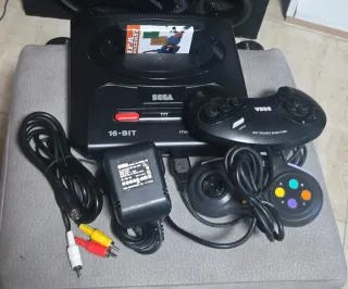 Consola Sega Mega Drive II con juego