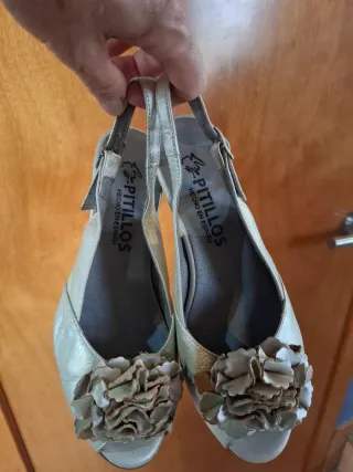 Zapatos Pitillos Dorados/Plateados Talla 38